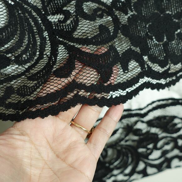 The limited Womens Sheath Dress Floral Lace Sleeveless Black White Size 10 - Picture 5 of 10